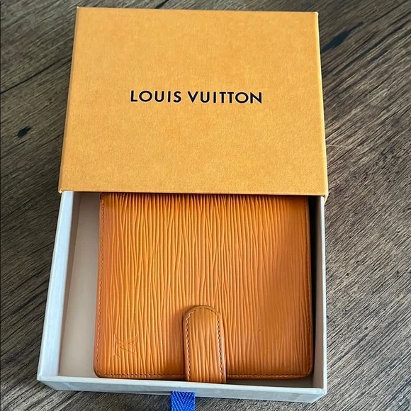 Louis Vuitton Orange Epi Bifold Wallet - Picture 15 of 15